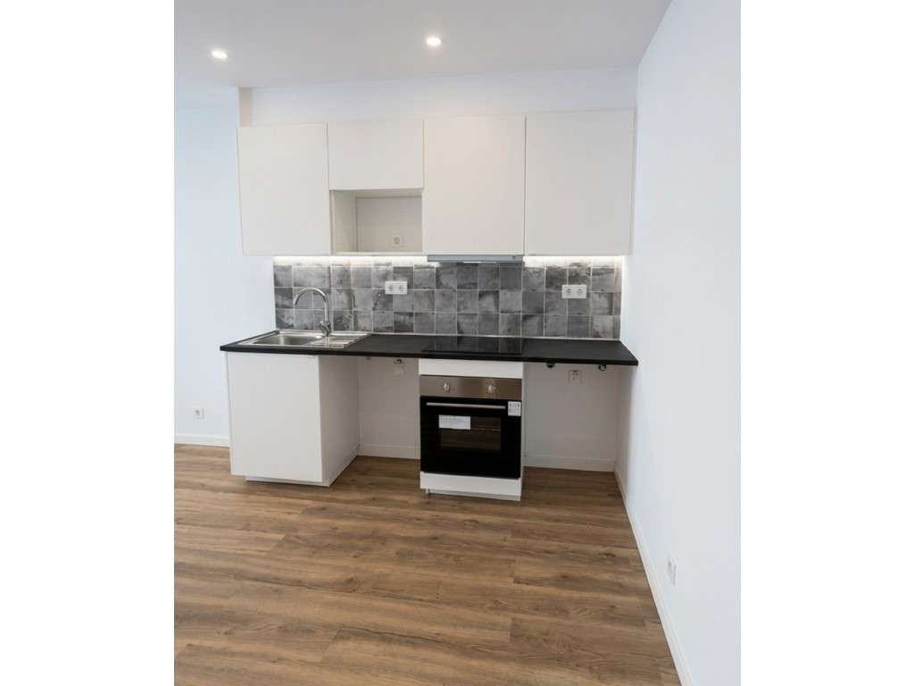 Apartamento T1+1 Remodelado com Terraço em Sacavém - Grande imagem: 4/10