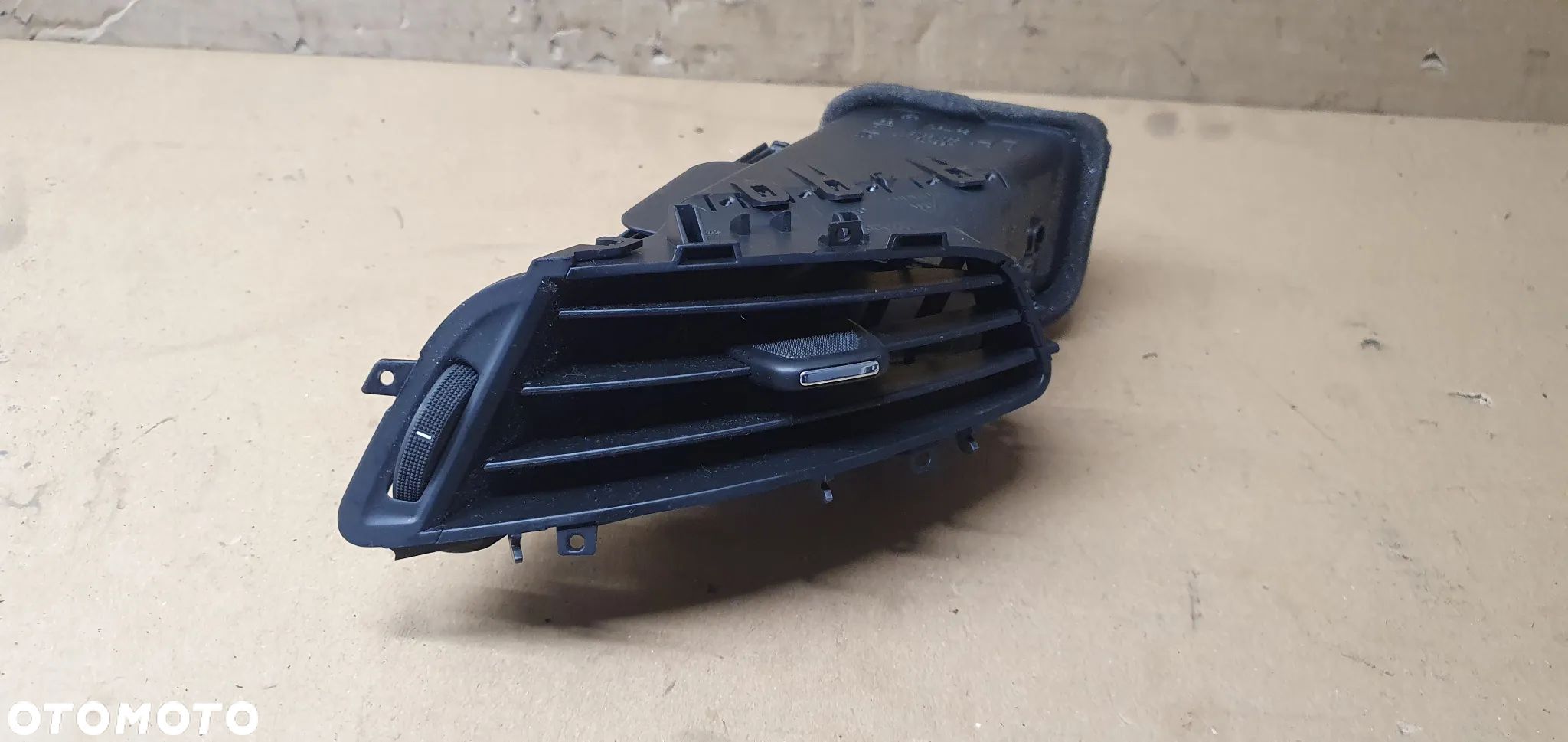 Kratka nawiewu powietrza lewa środkowa Opel Zafira C 13427382 - 1