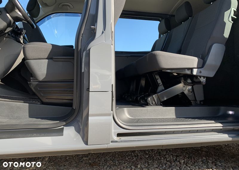Volkswagen TRANSPORTER T6 TRWAŁY TDI SILNIK DNA 2.0TDI MOC 150KM DSG 7 MOCNA SKRZYNIA DQ-500 AUTOMAT, ZABUDOWA KOMBI VAN MINIBUS SPECJALNA CARAVELLE Reflektory FULL-LED Przód,  Lampy FULL-LED Tył, Kamera, Radar, Czujniki zmiany pasa, 2x boczne drzwi przesuwne! Aktywny tempomat, Podgrzewane fotele, Dwustrefowa Klimatyzacja i ogrzewanie! Fabryczne oryginał WEBASTO 5kW THERMO COMFORT SE Szybkie nagrzewanie silnika zimą! Ilość miejsc 9 osobowy - 26