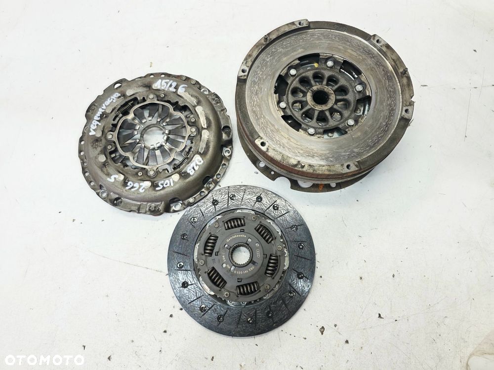 KOŁO DWUMASOWE SPRZĘGŁO AUDI A4 B8 A5 2.0 TDI 2.0 TFSI 0B2105266S 15/26 - 2