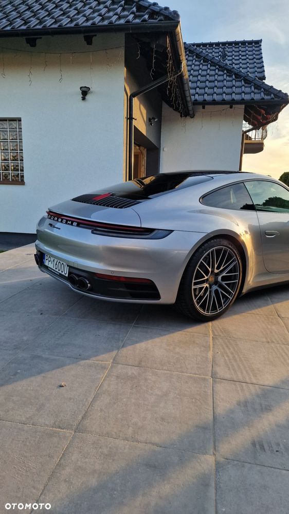 Porsche 911 Carrera - 4