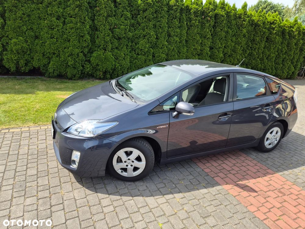 Toyota Prius (Hybrid) - 1