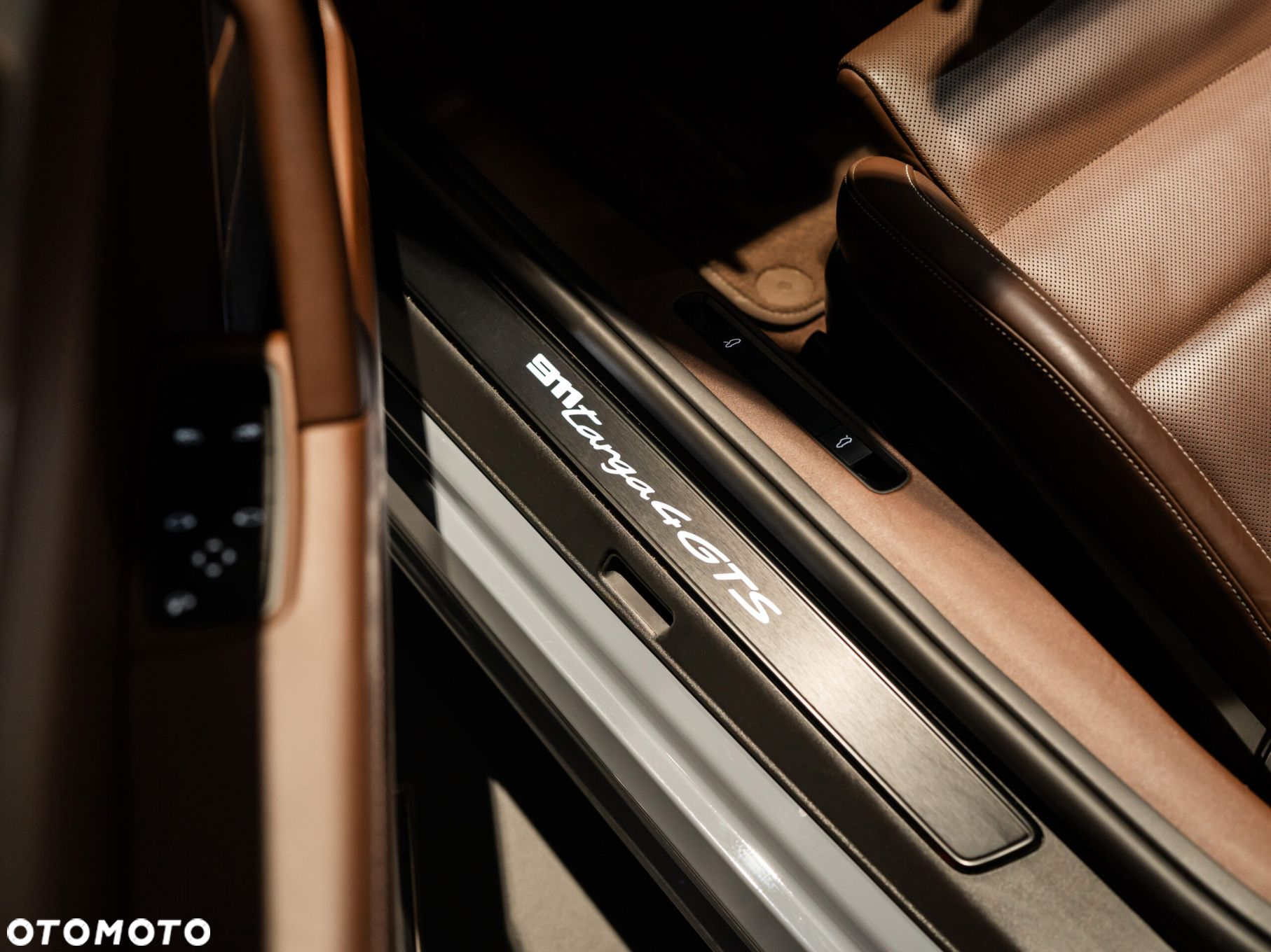 Porsche 911 Targa 4 GTS - 29