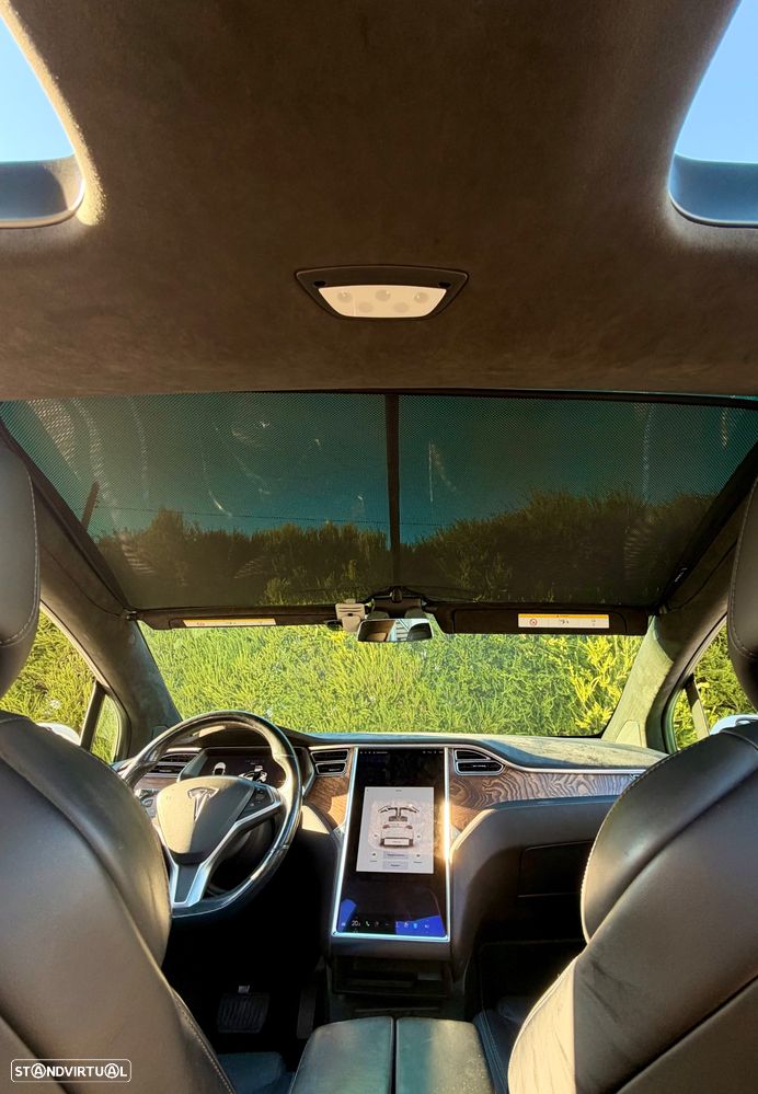 Tesla Model X - 18