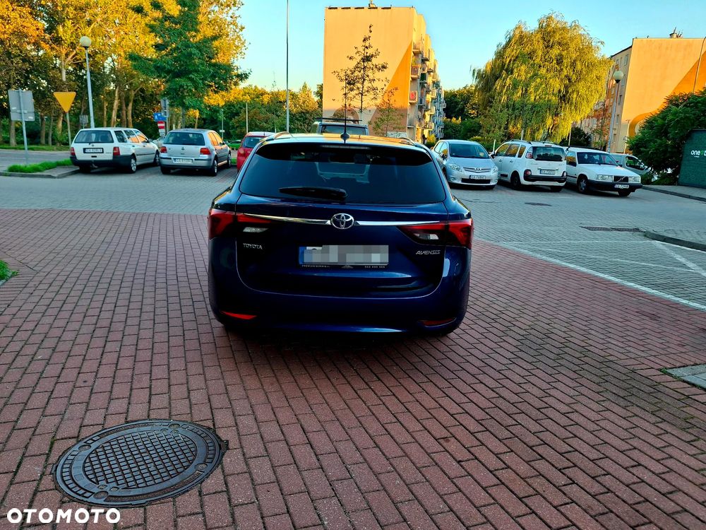 Toyota Avensis 2.0 D-4D Premium - 10