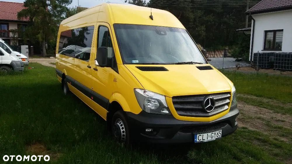 Mercedes-Benz 519 - 1