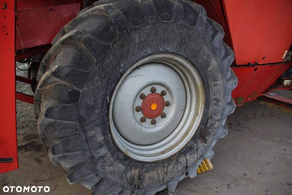 Kombajn na części - Massey Ferguson MF 36 7.6 220 KM 612 DSL 1997R Silnik Skrzynia Kabina Lampa Lusterko Schody Koło Deska Kokpit Sterownik Moduł Czujnik Kierownica Fotel - 32