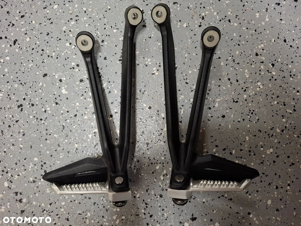 Triumph Street Triple 765 660 set podnóżek pasażera - 1