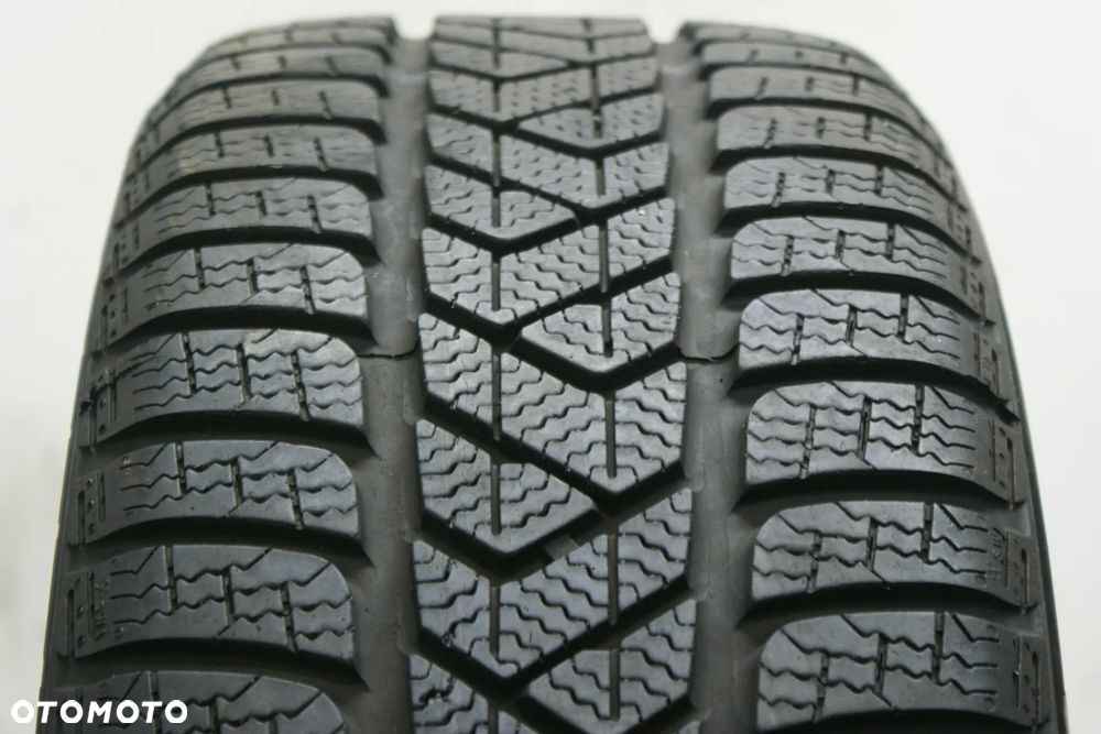 215/55R17 PIRELLI WINTER SOTTOZERO 3 WINTER , 6,7mm .