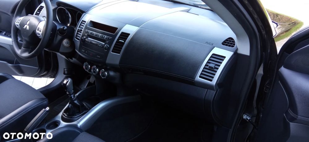 Mitsubishi Outlander - 21