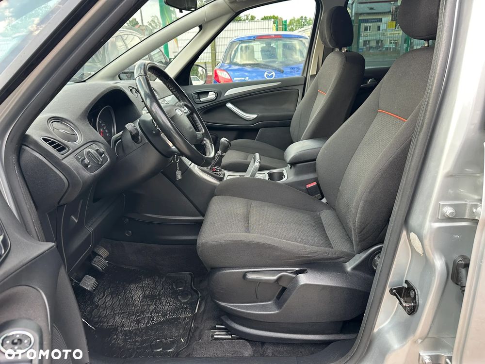 Ford S-Max - 12