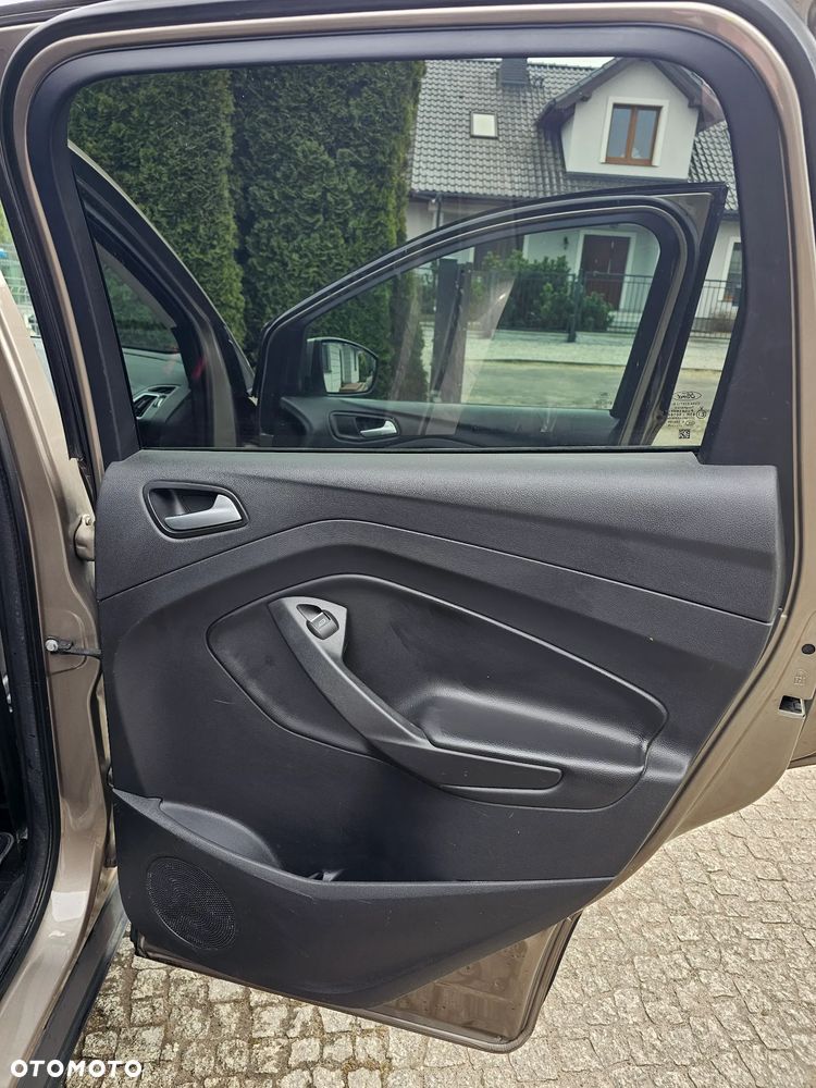Ford Kuga - 24