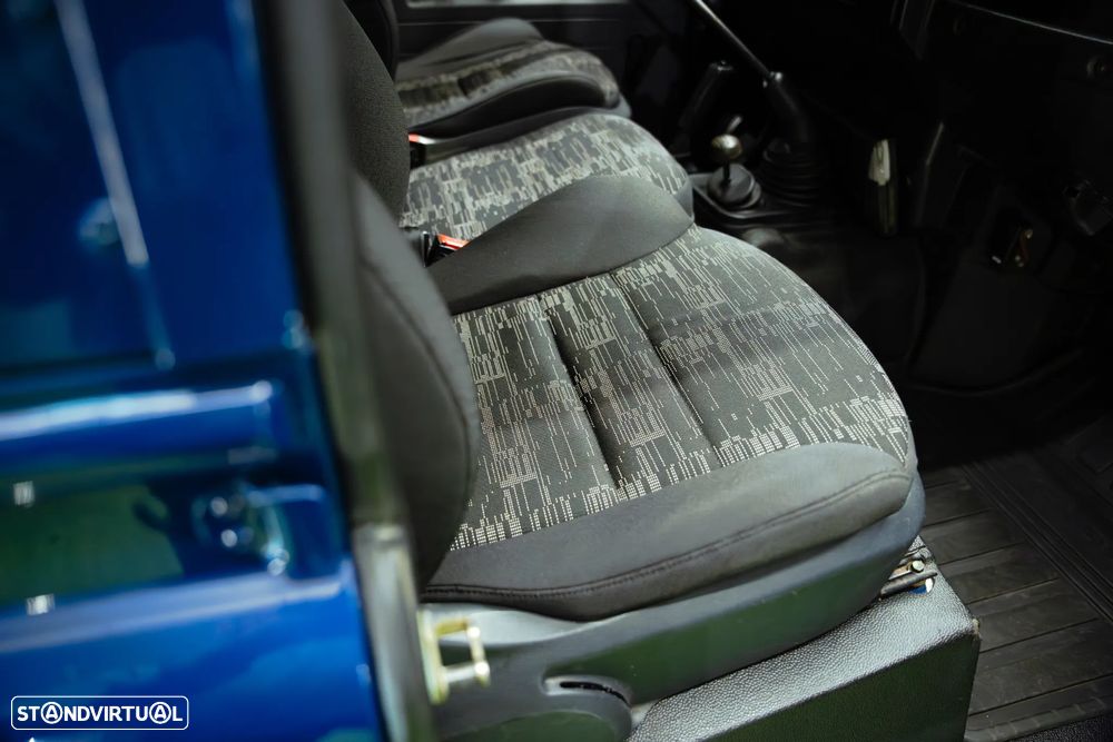 Land Rover Defender 90 2.5 TD5 Metal Top - 19
