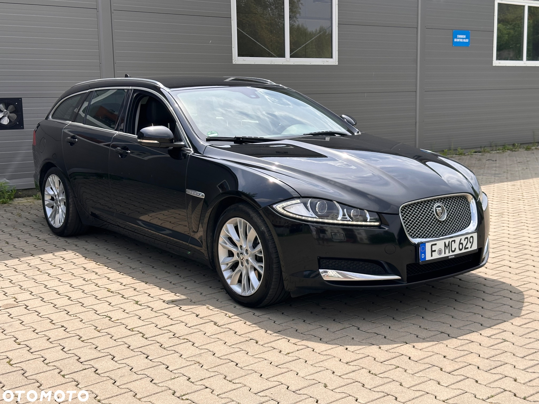 Jaguar XF 2.2 D Premium Luxury - 2