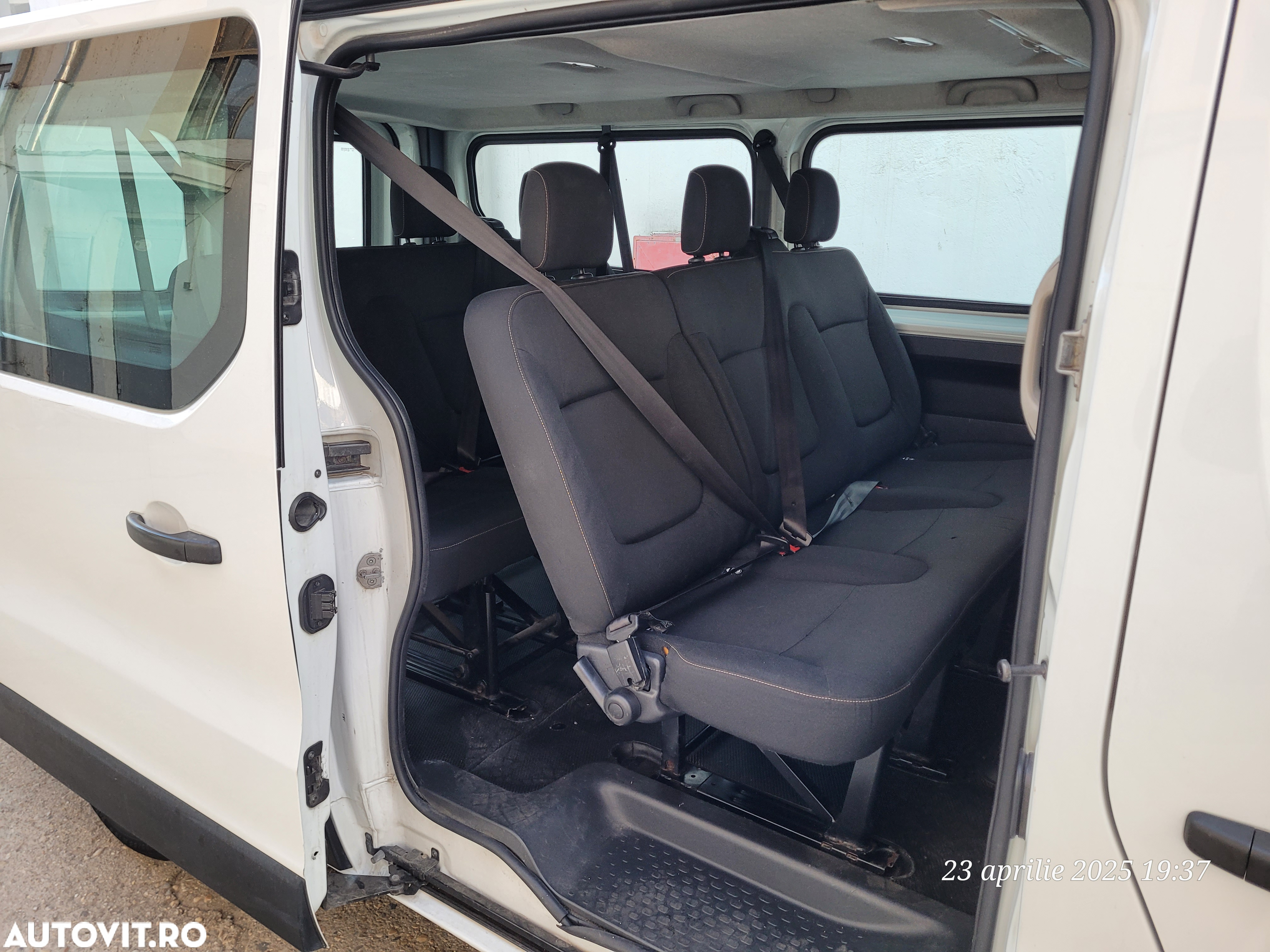 Renault Trafic Combi L2H1 1.6 dCi TT 145 7+1 Expression Plus - 8