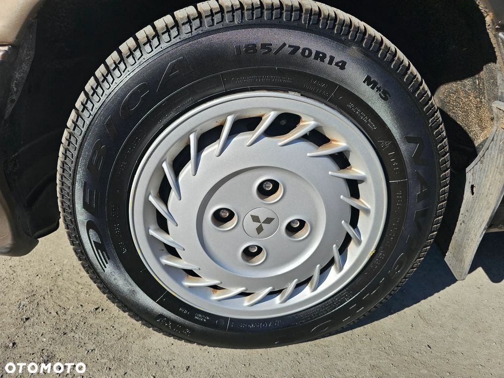 Mitsubishi Galant - 25