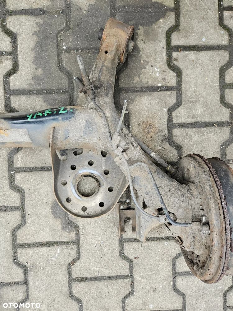 Toyota Yaris II 2 belka oś tył tylna - 2