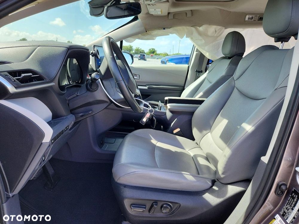 Toyota Sienna - 7