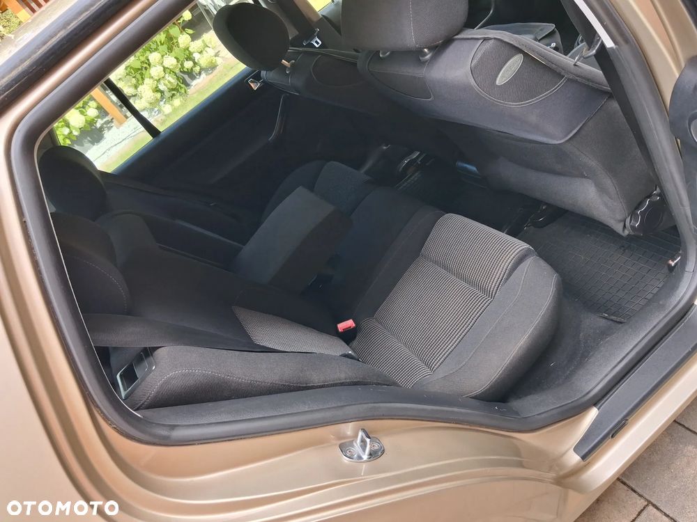 Volkswagen Golf - 24