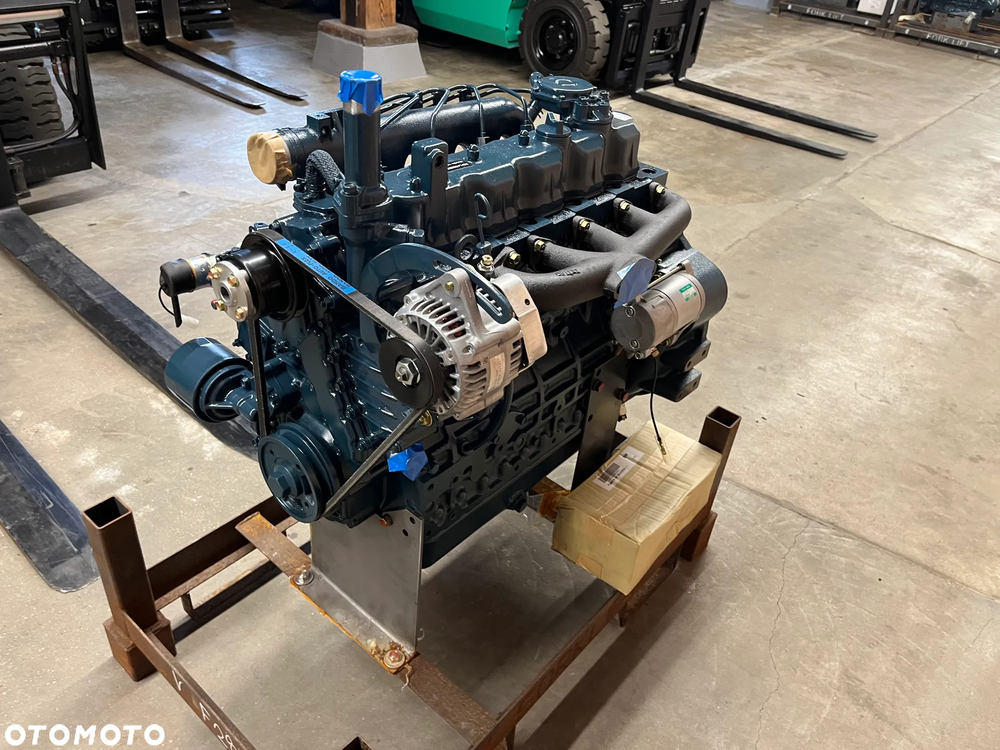 FV23% Silnik Kubota F2803 Nowy Kompletny - 4