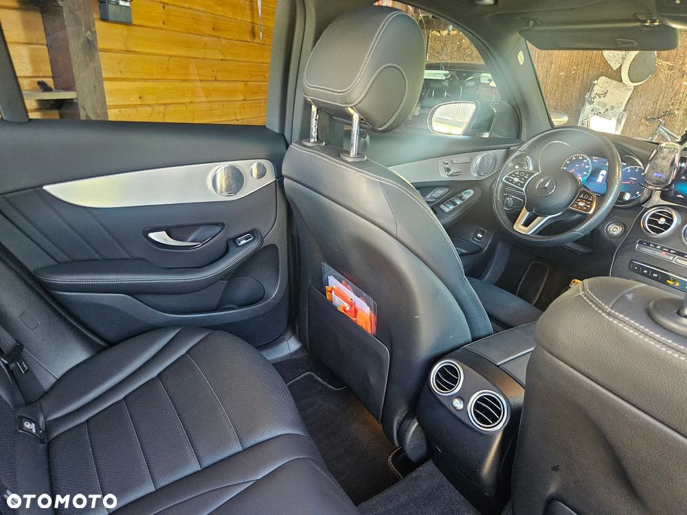 Mercedes-Benz GLC 300 4Matic 9G-TRONIC AMG Line - 25