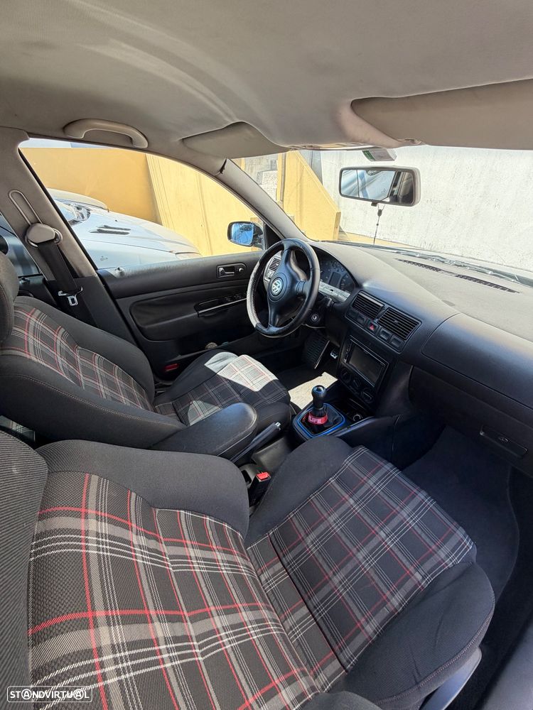 VW Golf 1.9 TDi 25 Anos - 11