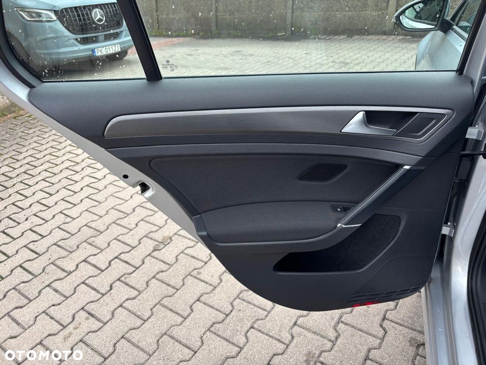 Volkswagen Golf - 11