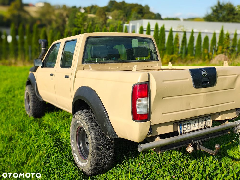 Nissan Pickup - 3