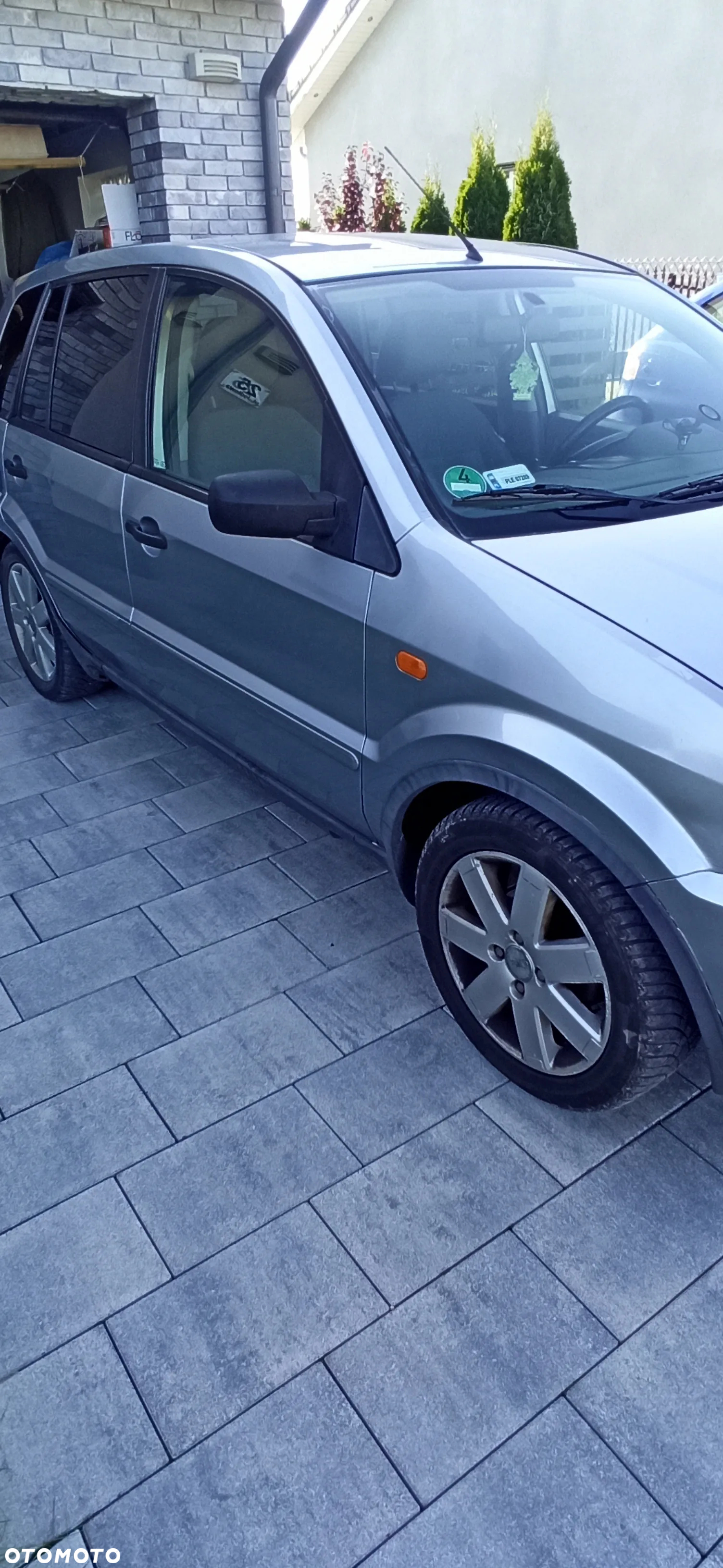 Ford Fusion 1.6 + - 6