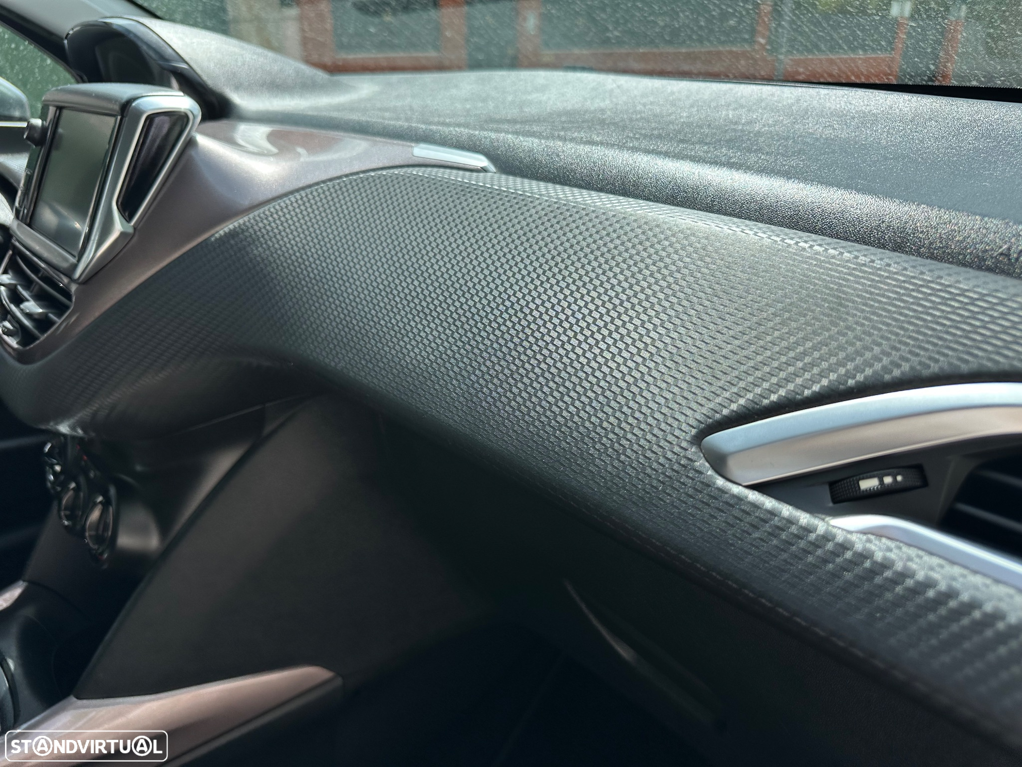 Peugeot 2008 - 9