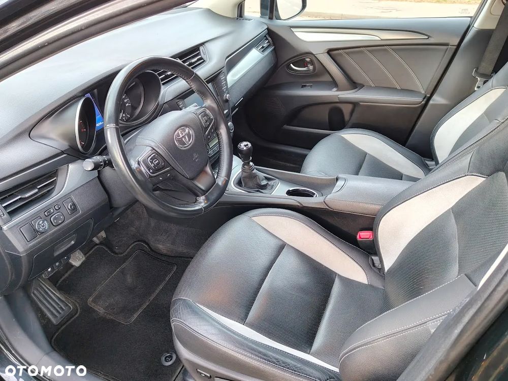 Toyota Avensis 1.8 Premium - 16