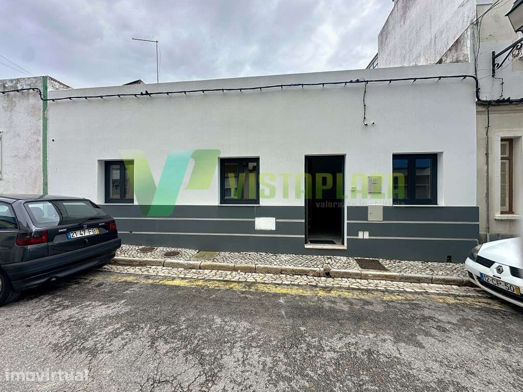 Moradia Térrea T2+1 geminada no centro da cidade Portimão- Algarve - Grande imagem: 4/28