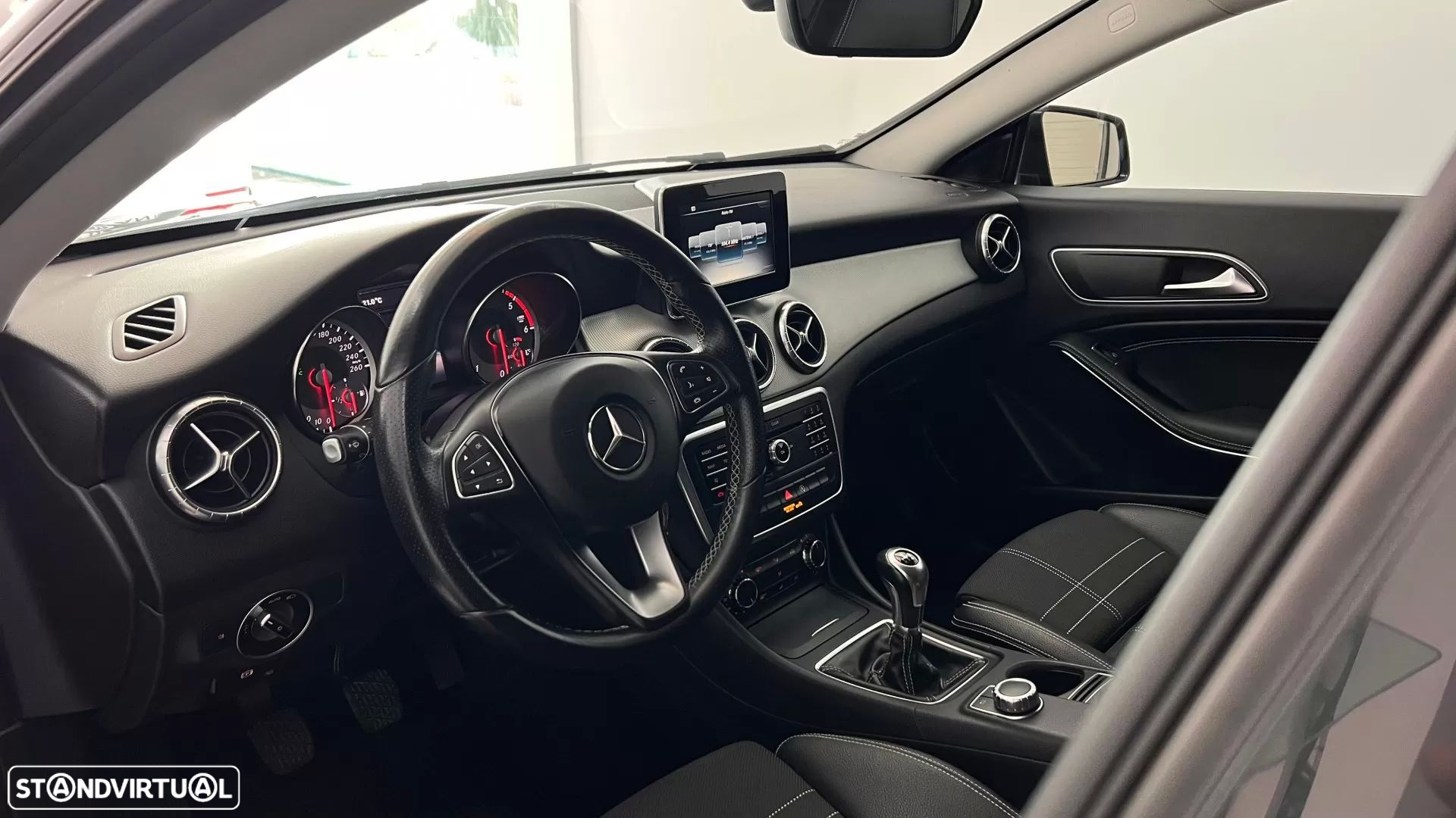 Mercedes-Benz CLA 180 d Shooting Brake Urban - 12