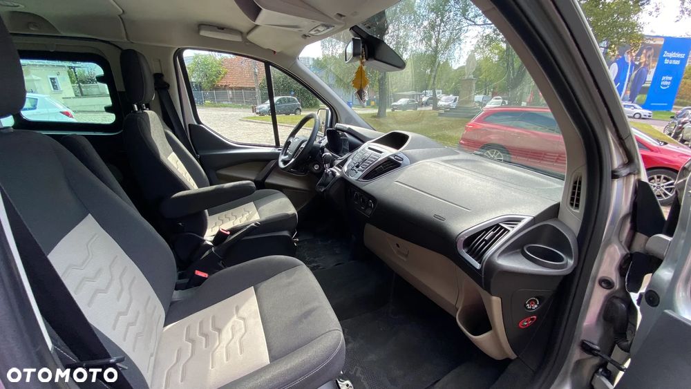 Ford Tourneo Custom - 23