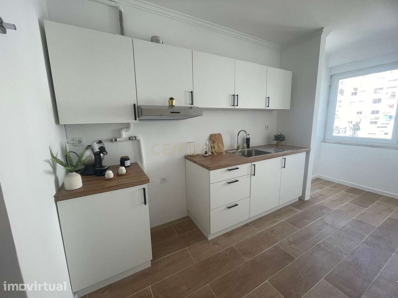 Apartamento T2 Remodelado | 95 m² | Benfica – Rua Maria Lalande - Grande imagem: 2/18