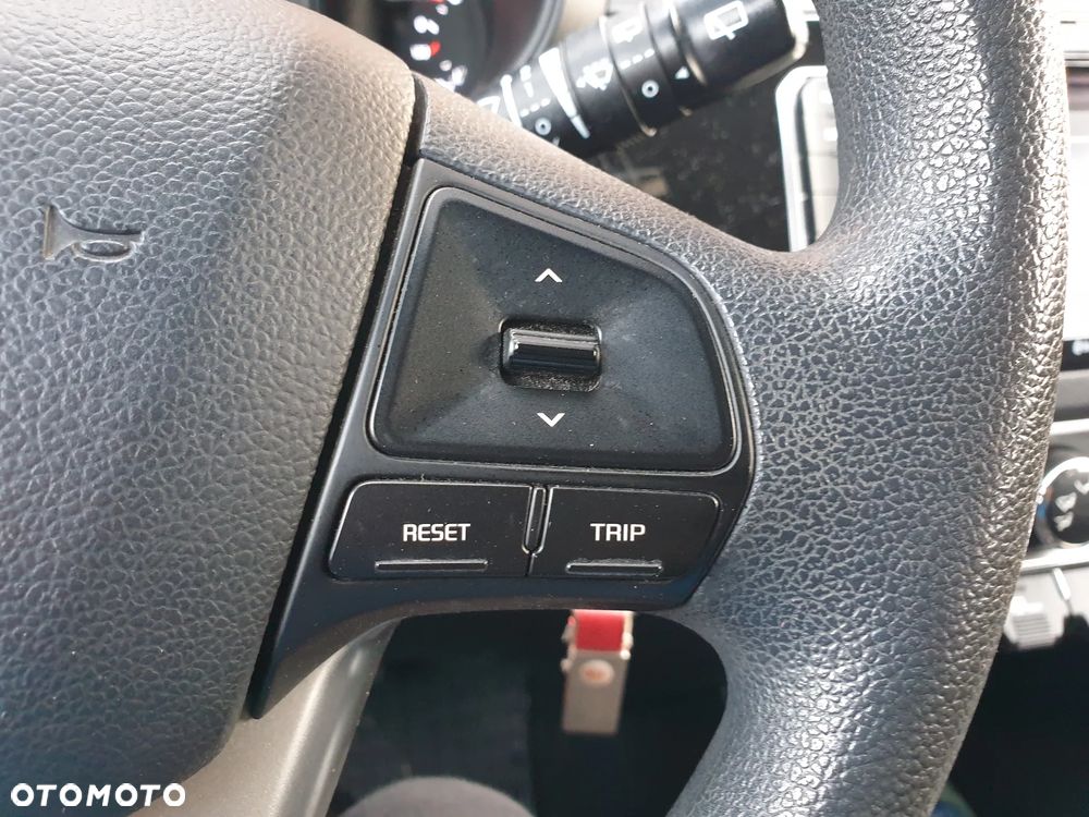 Kia Rio 1.2 L - 24