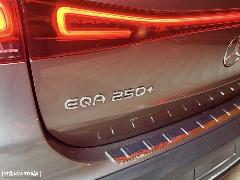 Mercedes-Benz EQA 250+ Progressive - 24