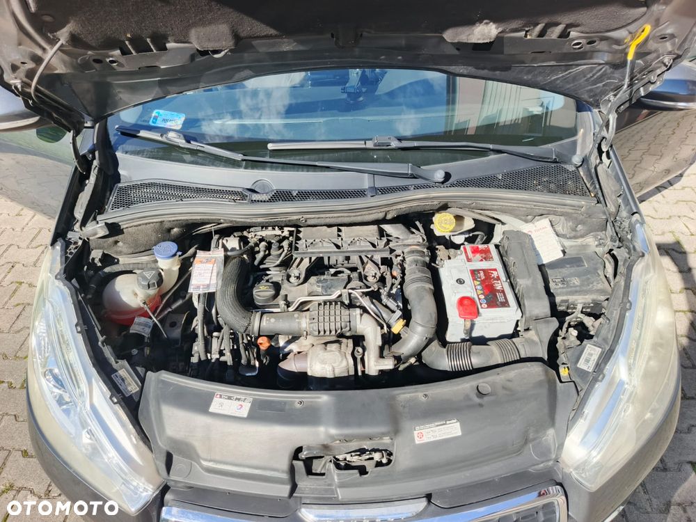 Peugeot 208 - 19