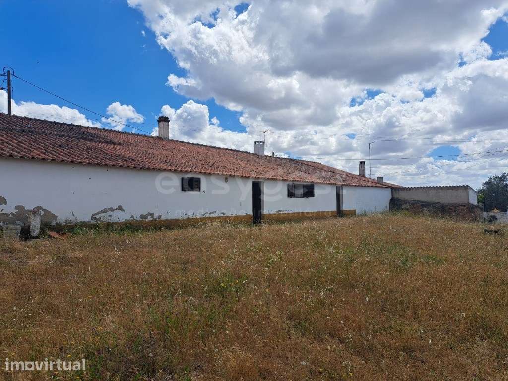 Moradia Térrea com uma excelente área de Quintal no Concelho de Mér... - Grande imagem: 4/29