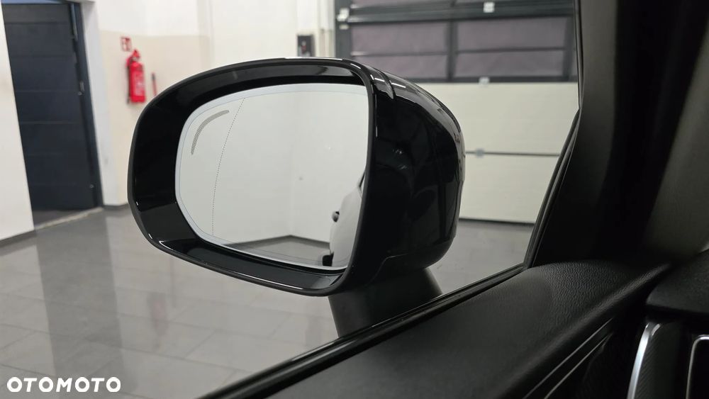 Volvo XC 60 B4 D Plus Dark - 22