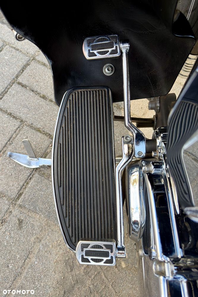 Harley-Davidson FLH Electra Glide - 16