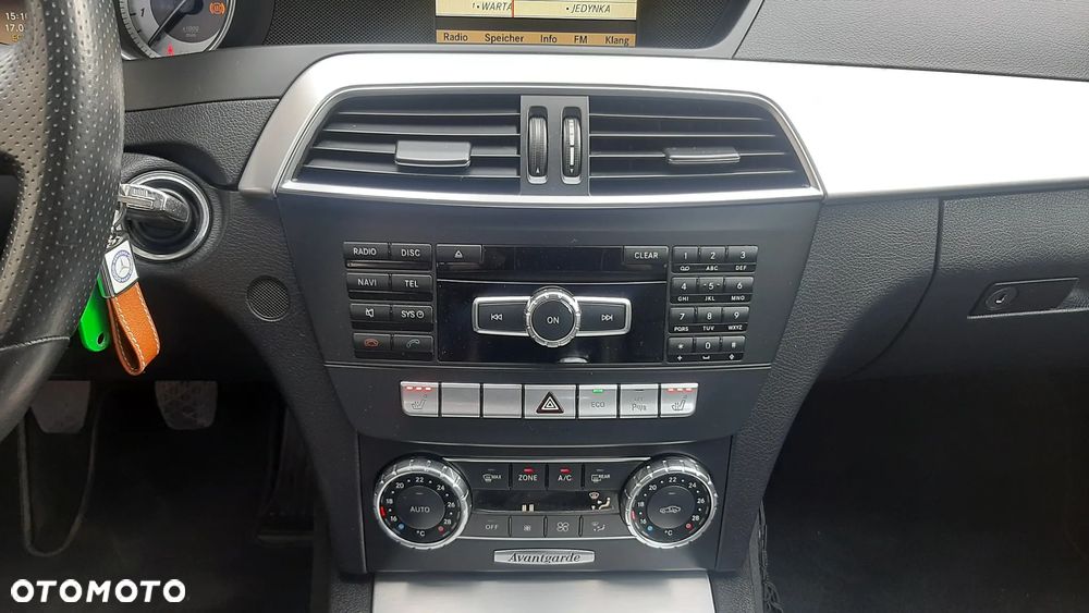 Mercedes-Benz Klasa C 180 CGI BlueEFFICIENCY Avantgarde - 24