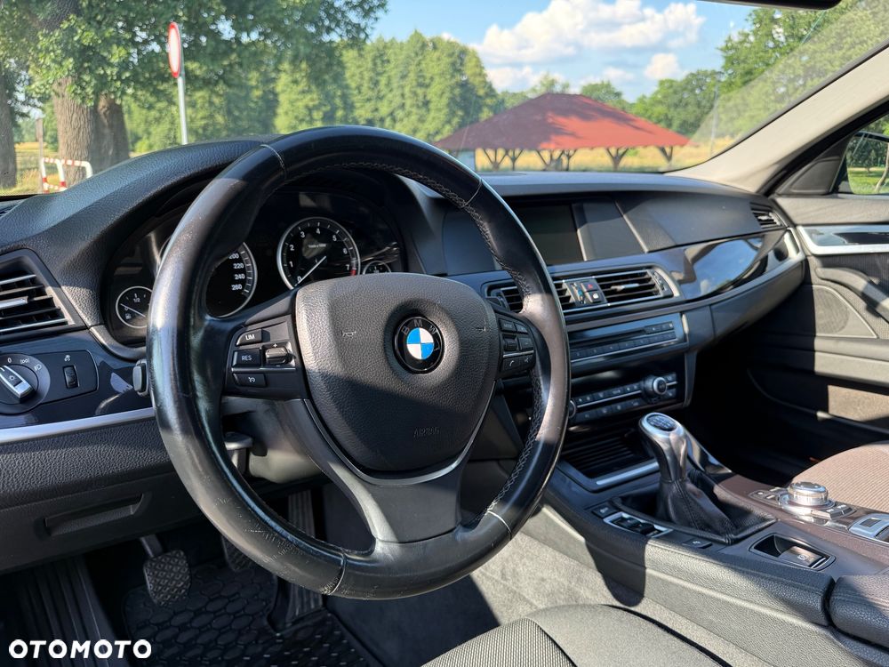 BMW Seria 5 520i - 12