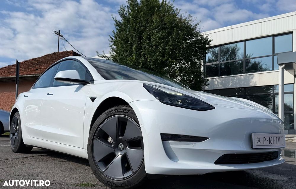 Tesla Model 3 - 1