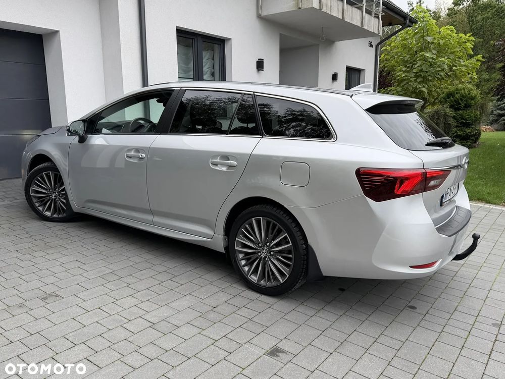 Toyota Avensis 1.8 Premium - 24