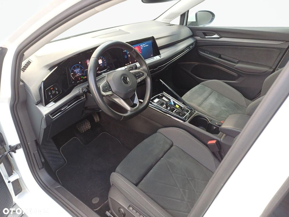 Volkswagen Golf - 8