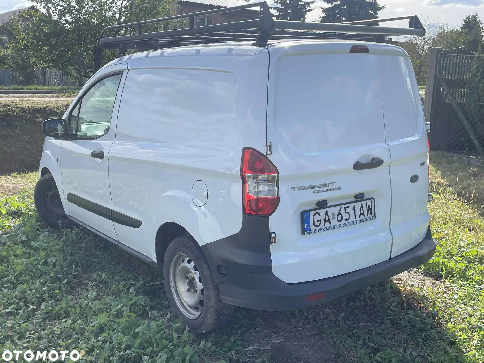Ford Courier - 4