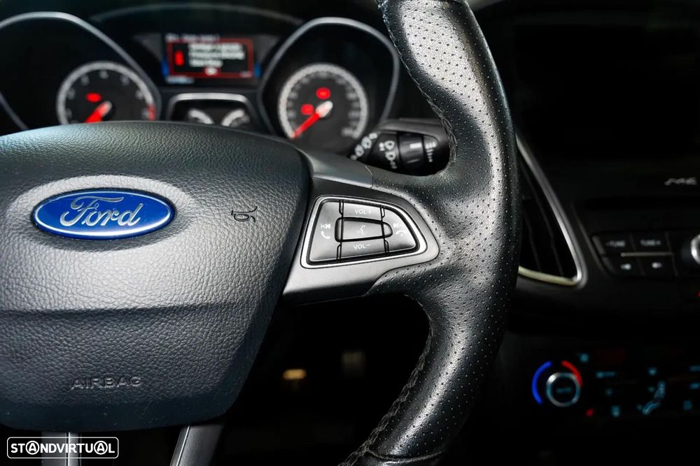 Ford Focus 2.0 EcoBoost ST c/ Pack Pele Desportiva - 44