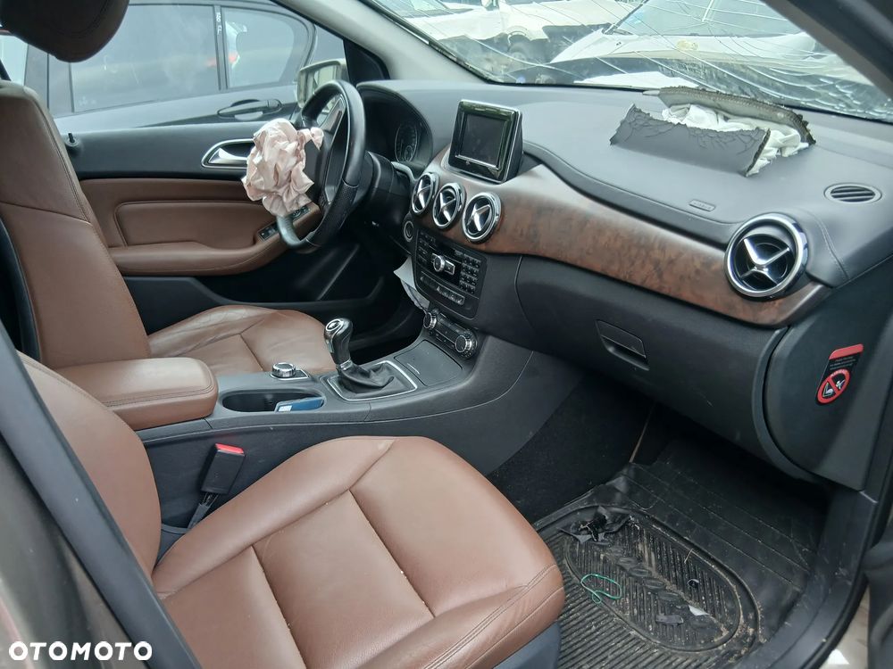 Mercedes-Benz Klasa B 180 BlueEFFICIENCY Edition Style - 6