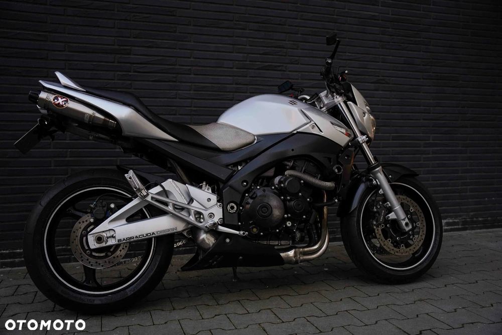 Suzuki GSR - 25
